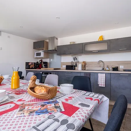 Casa de Férias La Maison De Pierrou 11/12 Personnes Sainte-Eulalie (Lozere)